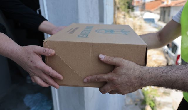 Konak'ta dayanışma ruhu büyüyor: İhtiyaç sahiplerinin sofraları şenleniyor