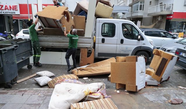 Konak'ta sokaklara eşya bırakmaya son: Belediye ücretsiz hizmet veriyor