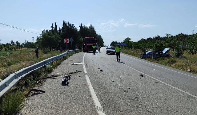 Korkutan kaza: Lastik patladı, araç şarampole uçtu...