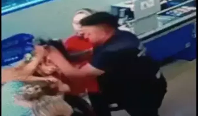 Markette sıra tartışması dehşete dönüştü: Yumruklu saldırı güvenlik kamerasında