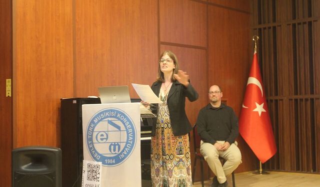Opera sanatçısı Dr. Suna Avcı Gunther, Ege Üniversitesi'ne konuk oldu