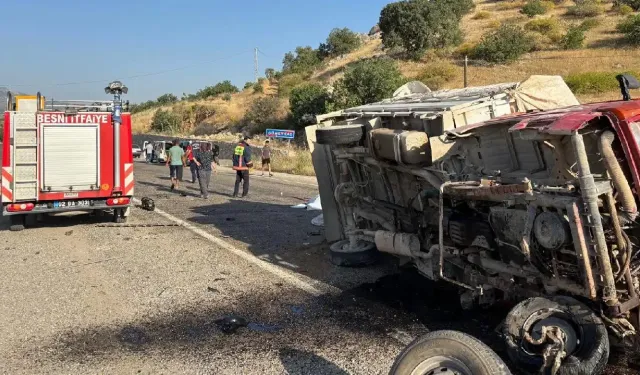 Otomobil ile kamyonet çarpıştı: Ölü ve yaralılar var!