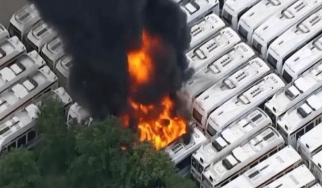 Philadelphia'da Ulaştırma Bakanlığı'na ait 40 otobüs alev alev yandı