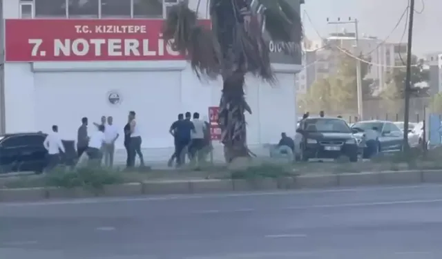 Silahlı, sopalı, taşlı kavga: Ortalık savaş alanına döndü, 4 yaralı