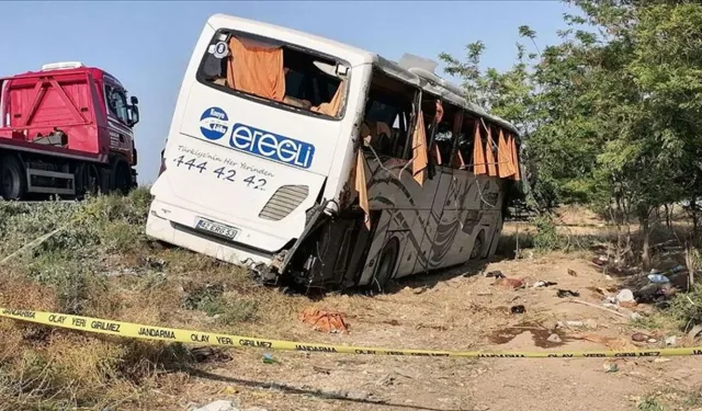 Yolcu otobüsü devrildi: Ölü ve çok sayıda yaralılar var