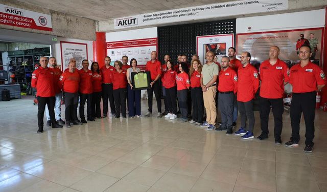 Başkan Kınay'dan AKUT İzmir Ekibi'ne taziye ziyareti