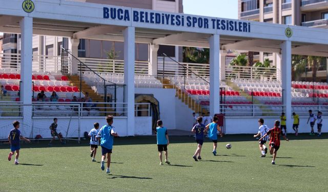 Buca'da futbol kurslarına yoğun ilgi: Çocuklar, tatili dolu dolu geçiriyor