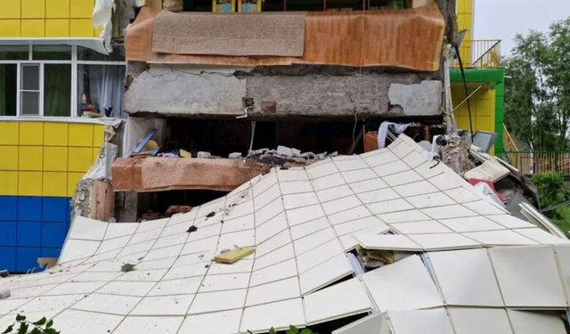 Dehşete düşüren görüntüler: Rusya'daki 8,8'lik deprem kameralara yansıdı!