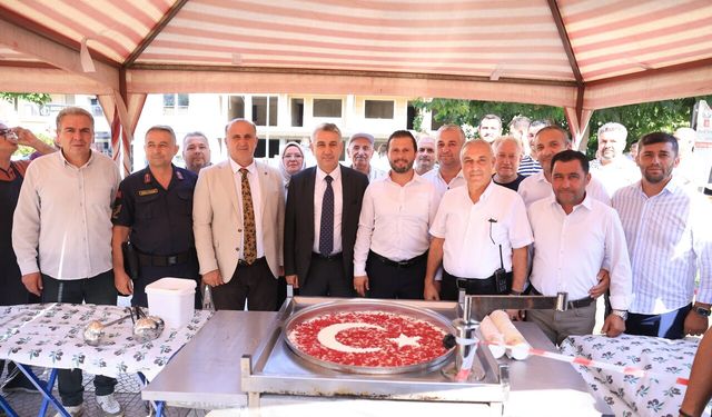 İncirliova'da aşurenin bereketi paylaşıldı
