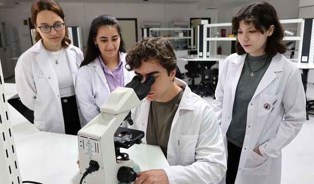 İzmir Ekonomi'den zirveye: Genç genetikçiler dünya sahnesinde