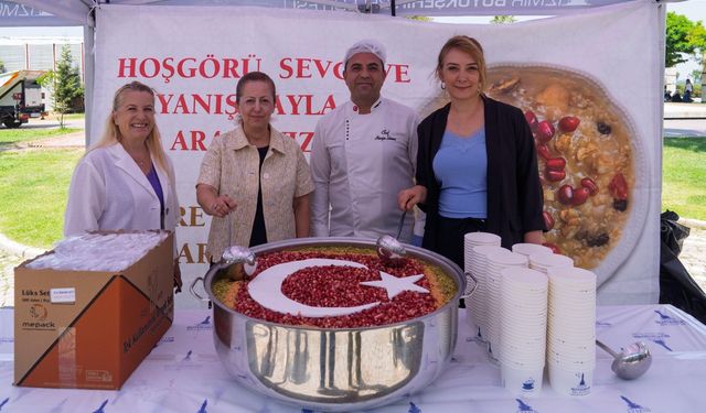 İzmir'de Muharrem Ayı'nın bereketi, aşure sofralarında yaşandı