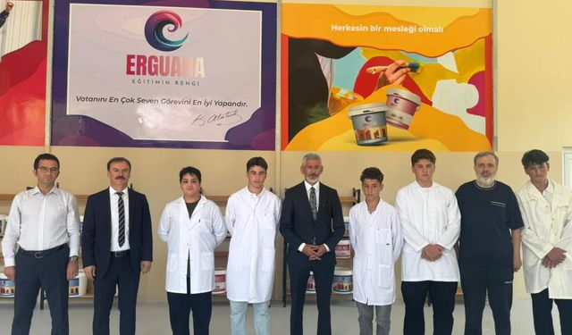 Öğrenciler kendi boya markalarını üretiyor