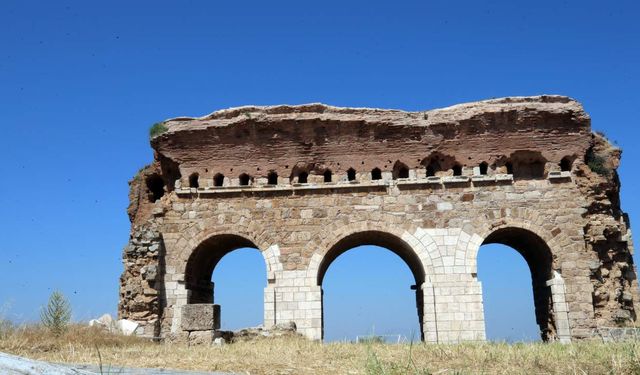 Tralleis’te 2 bin yıllık havuz yeniden suya kavuşuyor