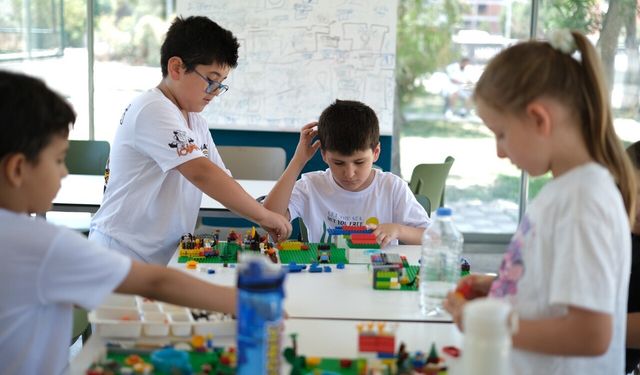 Bayraklı Yaz Okulu Atölyeleri'ne yoğun ilgi