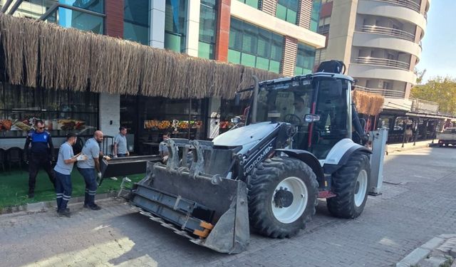 Bayraklı'da kaldırım işgaline geçit yok: Denetimler hızla sürüyor