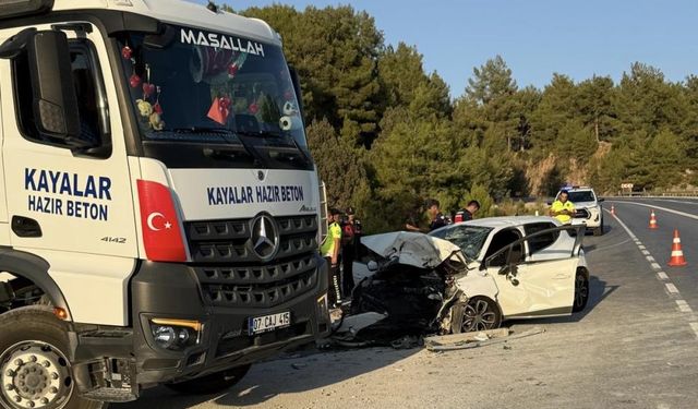 Beton mikseri ile otomobil çarpıştı! Genç sürücü hayatını kaybetti, yaralıların durumu kritik