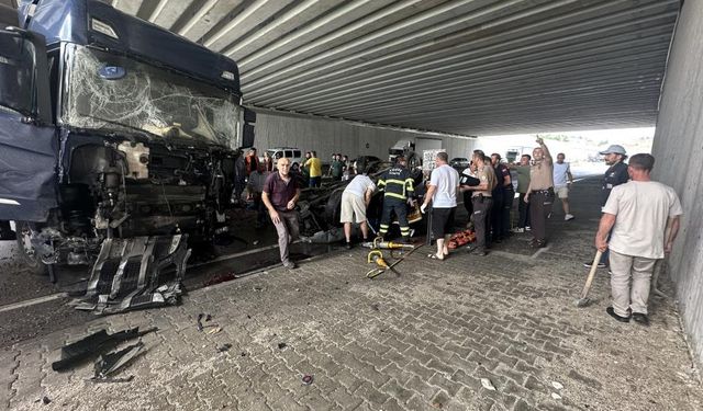 D-100 karayolunda meydana gelen kazada bilanço ağır: Yaşamını yitirenlerin sayısı 4'e yükseldi