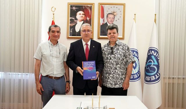 Ege Üniversitesi'nden burun cerrahisine yeni kaynak kitap