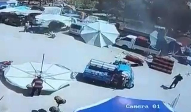 İzmir'de pazaryerinde korkunç kaza! Şemsiye, hamile kadın ve çocuğunun üstüne düştü