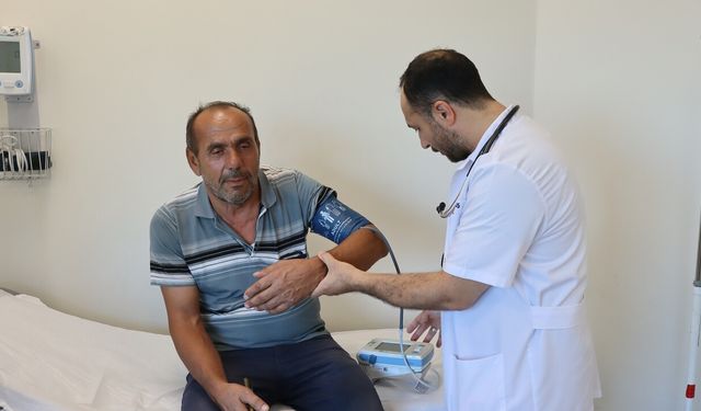Kalp ve tansiyon hastalarına yaz uyarısı: Dengeli su tüketimi şart