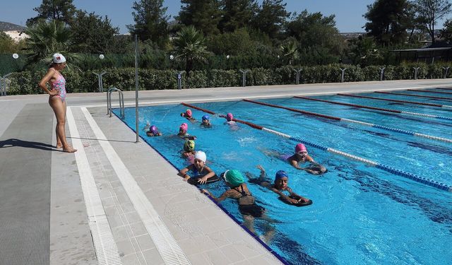 Muğla Büyükşehir, çocuklar için ücretsiz yüzme eğitimi veriyor