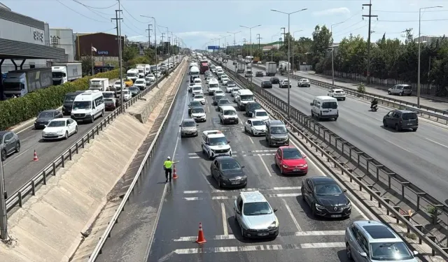 7 aracın karıştığı zincirleme kazada 2 kişi yaralandı