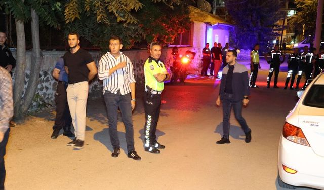 Ailesi ve komşusunu silahla vuran genç intihar etti