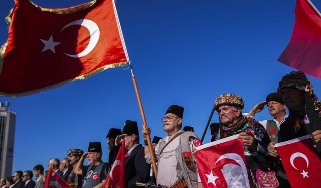 İzmir’in kurtuluşunun 103. yılı coşkuyla kutlandı