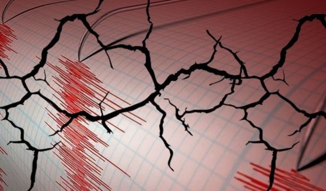İzmir'de 14.56'da şiddetli bir deprem oldu