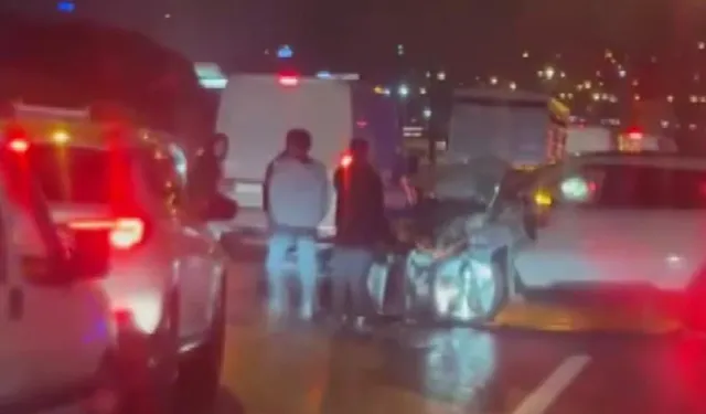 TEM Otoyolu'nda zincirleme kaza: 17 araç birbirine girdi