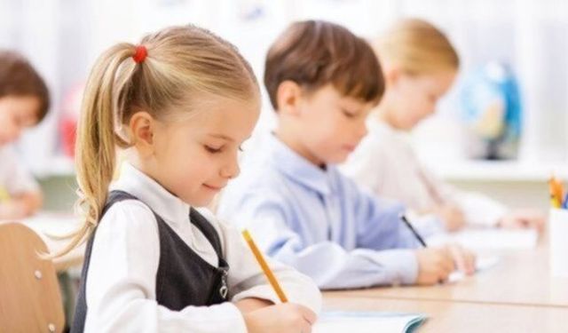 Uzun tatil sona erdi... Serbest kıyafet tarihe karıştı, okullar ‘formayla’ açılıyor!