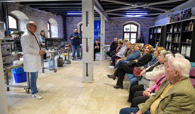 Sağlıklı yaş alan büyükler kahve yapmayı öğrendi