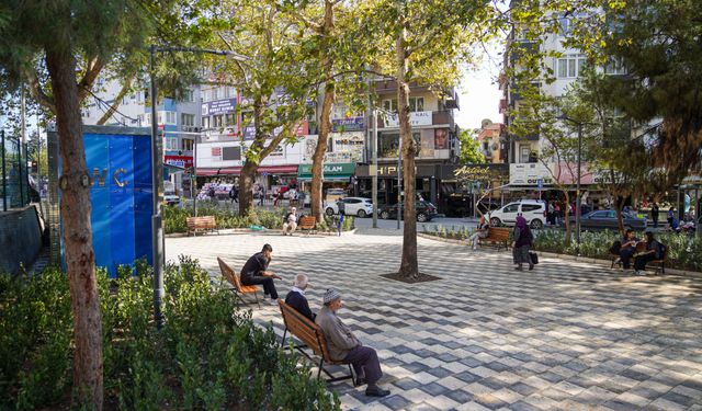 Buca'nın simgesi Beyazıt Aykut Parkı artık daha güvenli ve konforlu