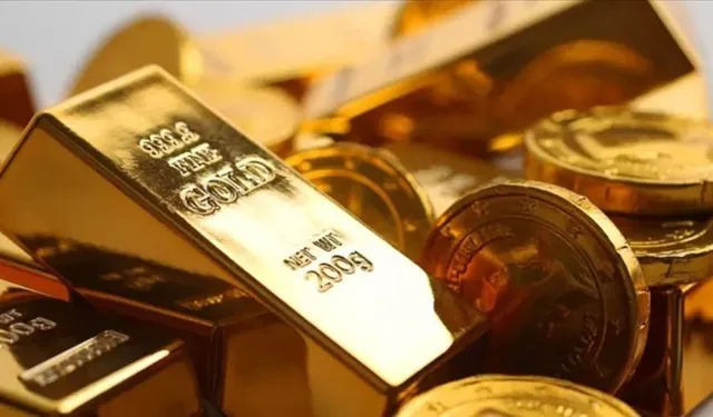 Altında sert süşüş sonrası İzmir’de kuyumcuların önünde uzun kuyruklar oluştu