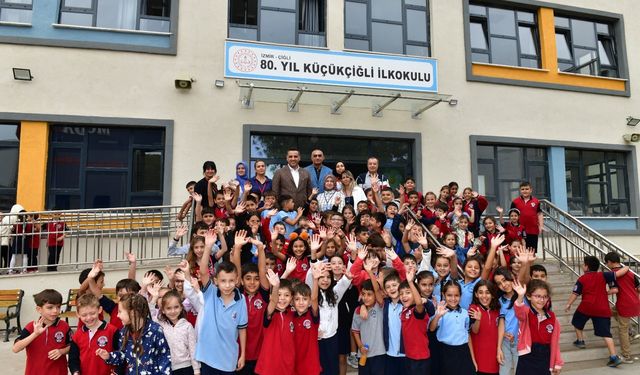 Başkan Yıldız'dan miniklere halı saha sözü