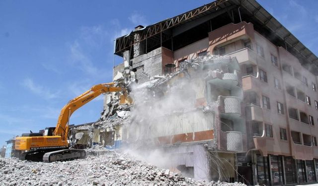 RUHSATSIZ VE RUHSAT EKLERİNE AYKIRI YAPILAN YAPILARIN YIKILMASI İŞİ İHALE EDİLECEK