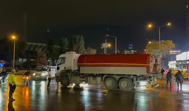 Bornova’da feci kaza: Vidanjör ile motosiklet çarpıştı, sürücü hayatını kaybetti