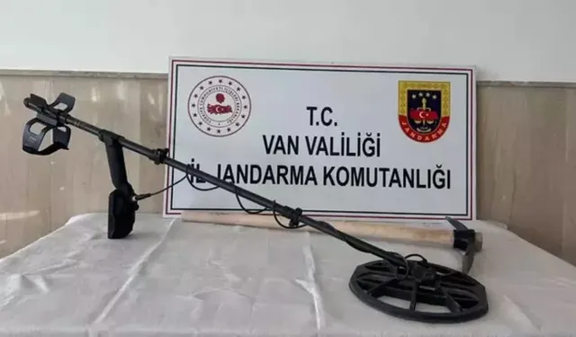 Define ararken suçüstü yakalandılar