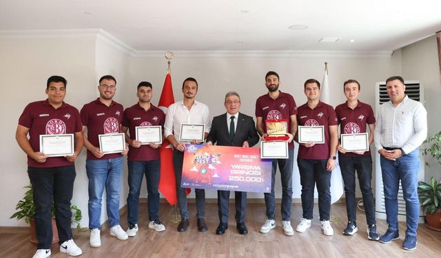 DEÜ'lü öğrencilerin TEKNOFEST başarısı törenle taçlandı