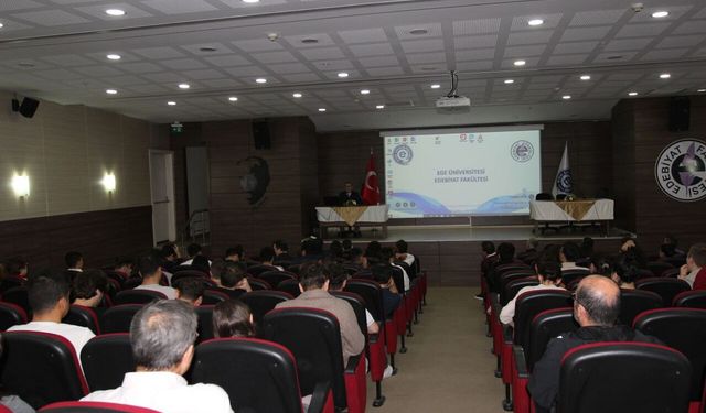 Ege Üniversitesi'nde "Atatürk'ün Barış Politikası" ele alındı