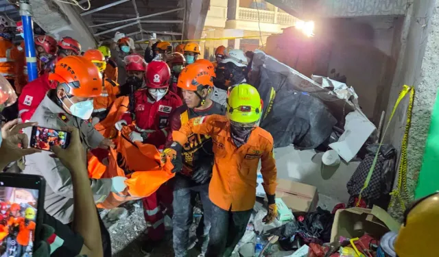 Endonezya'da okulda facia: 37 öğrenci enkaz altında can verdi