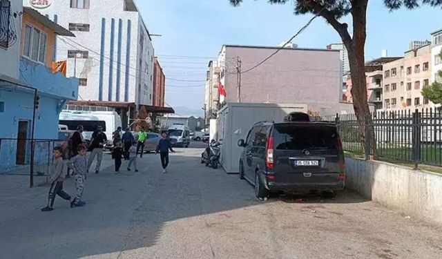 İzmir'de eski eşi tarafından bıçaklanan 25 yaşındaki kadın hayatını kaybetti