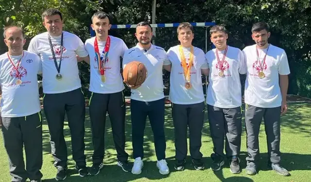 İzmir’in engelli basketbolcuları Türkiye şampiyonu oldu