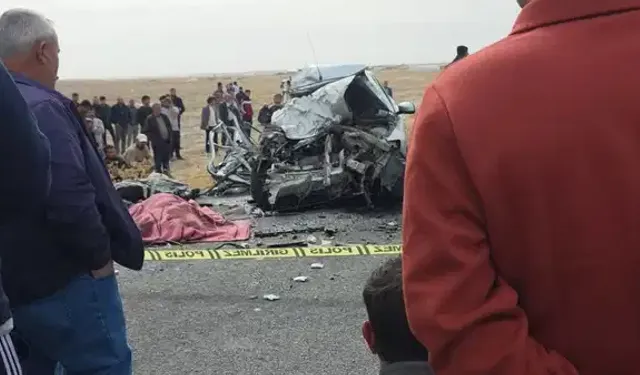 Kamyonla otomobil çarpıştı: Feci kazada 3 kardeş hayatını kaybetti