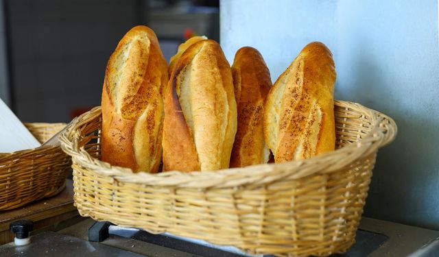 İzmir Karabağlar'da askıda ekmek uygulaması başladı