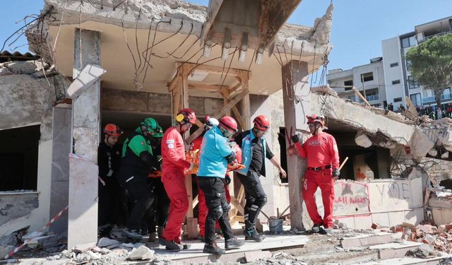 Menemen'de büyük çaplı deprem tatbikatı yapıldı