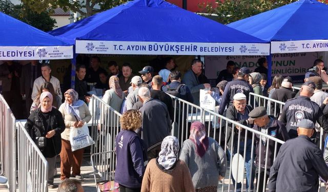 Aydın Büyükşehir'in ürettiği fideler Yenipazar'da dağıtıldı