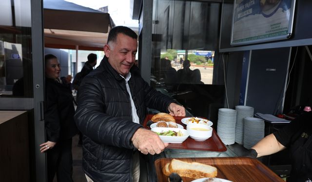 Aydın'da Havuz Kafe'ye yoğun ilgi: Dört çeşit yemek 75 lira!