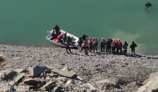 Baraja uçan otomobilde ölen 2 kişinin kimliği belirlendi