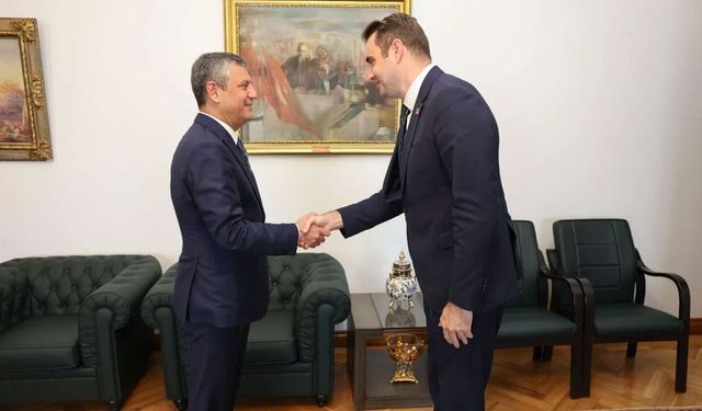 Özgür Özel alternatif il binası için İzmir'e geliyor